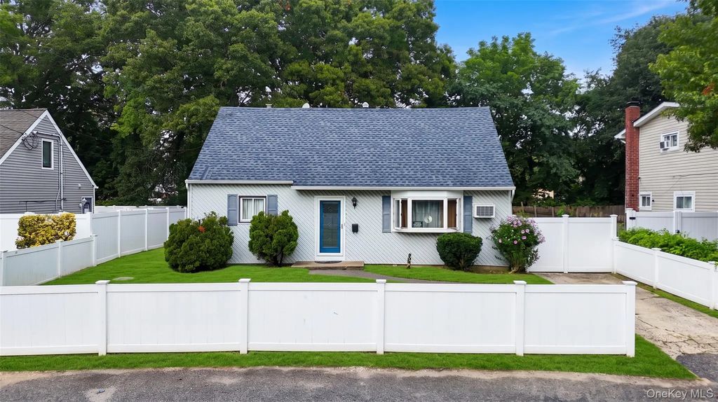 187 Parkway Boulevard, Wyandanch