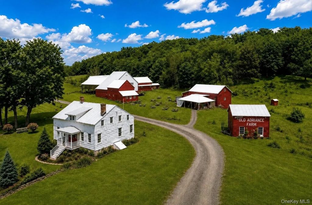 148 N Creek Road, Staatsburg