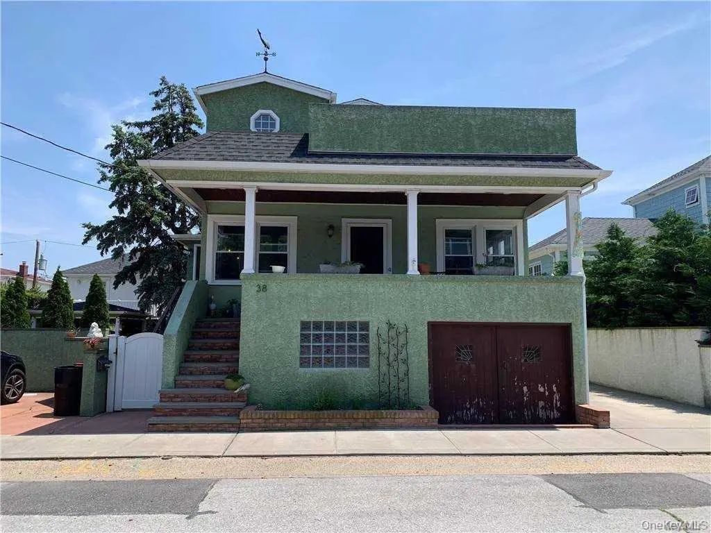 38 Clayton Avenue # Upper, East Atlantic Beach