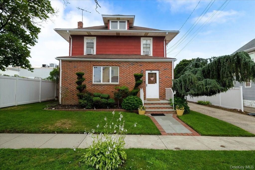 298 Lincoln Place, Lawrence