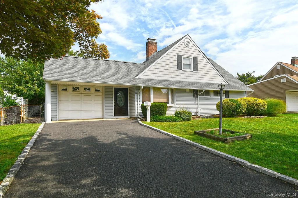 5 Woodcock Lane, Levittown