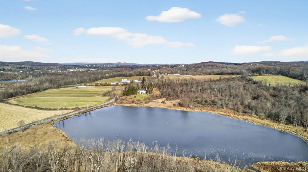 1 Lakeside Court, Westtown