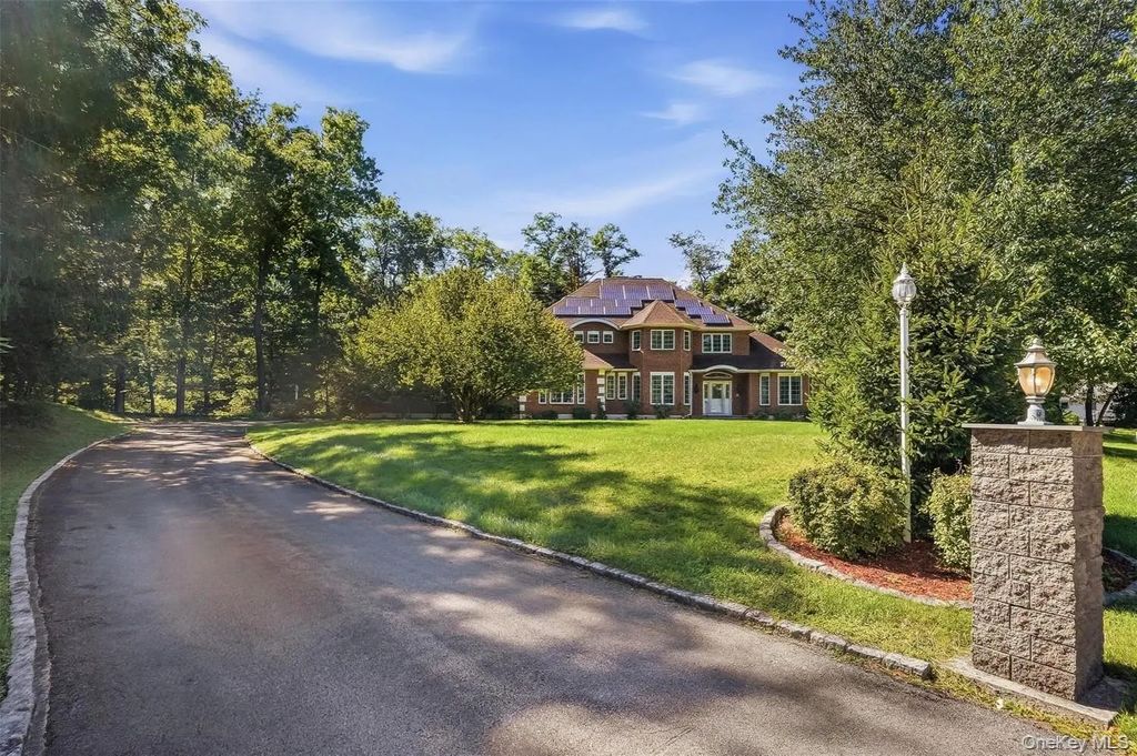 7 Dallas Drive, Poughkeepsie