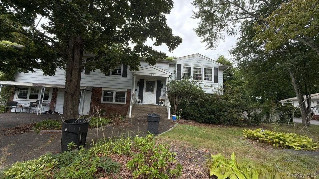 334 Sunrise Avenue, Sayville