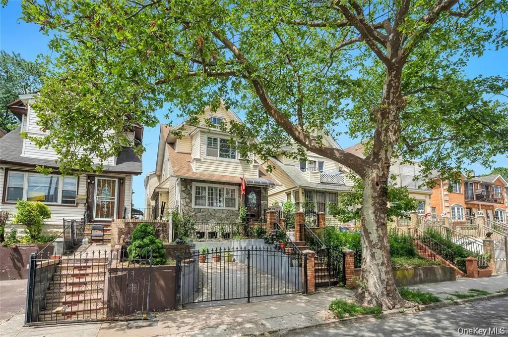 10530 Van Wyck Expressway, Richmond Hill S.