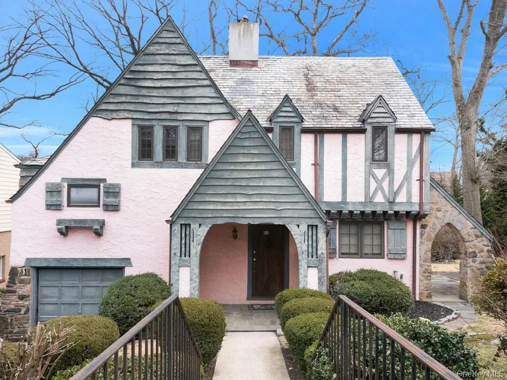 88 Stockbridge Road, Yonkers