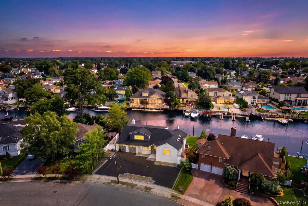 2819 Bay Drive, Merrick