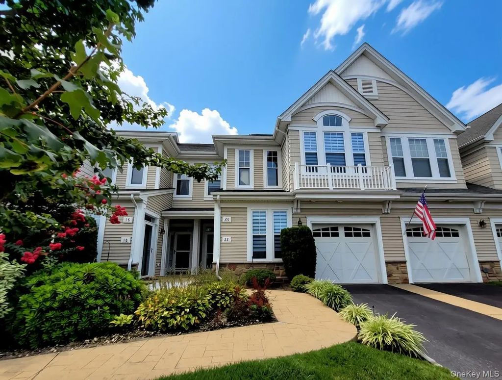 20 Sonata Court, Lake Grove
