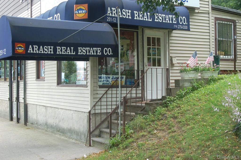 251-12 Northern Blvd, Little Neck