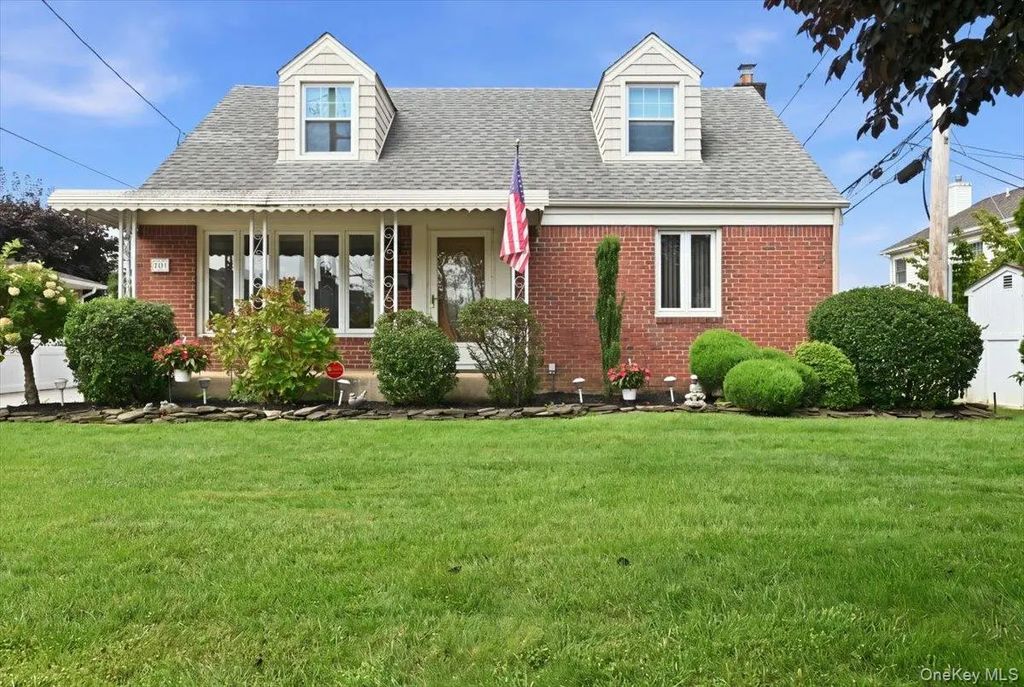 303 Caroline Avenue, Garden City South
