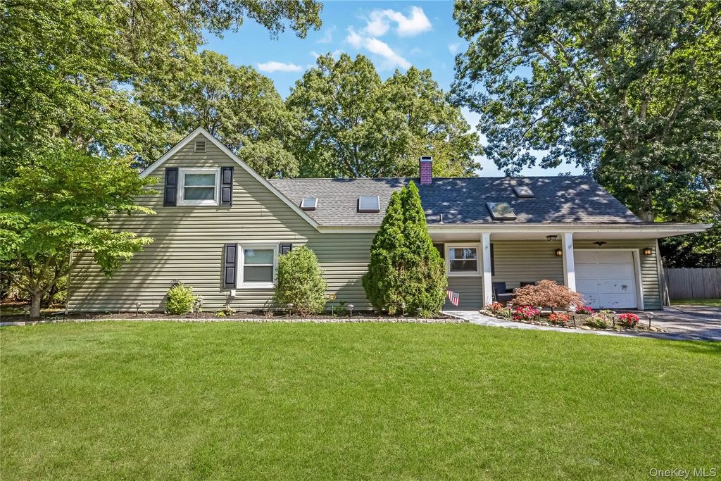 23 Lakeside Drive, Ronkonkoma
