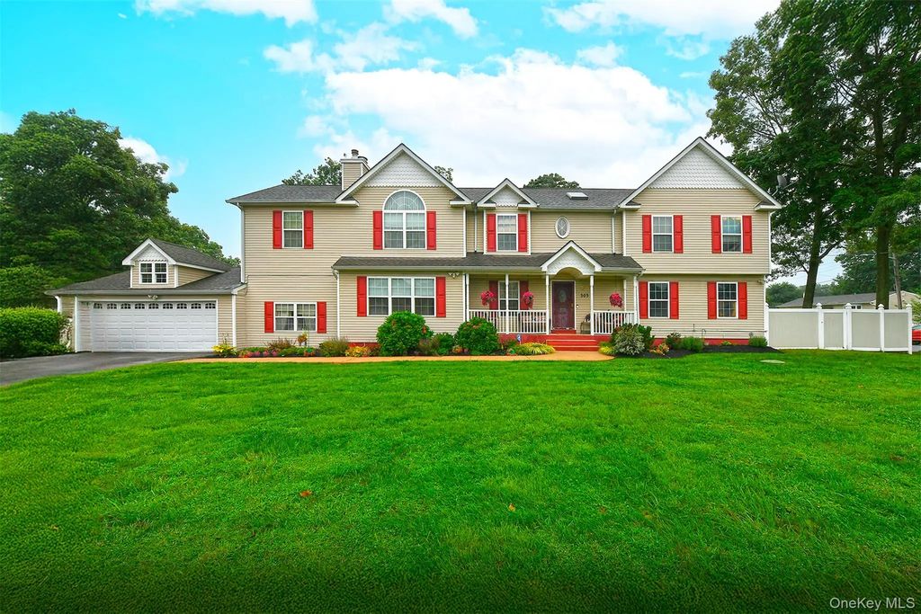 303 Westchester Avenue N, West Babylon