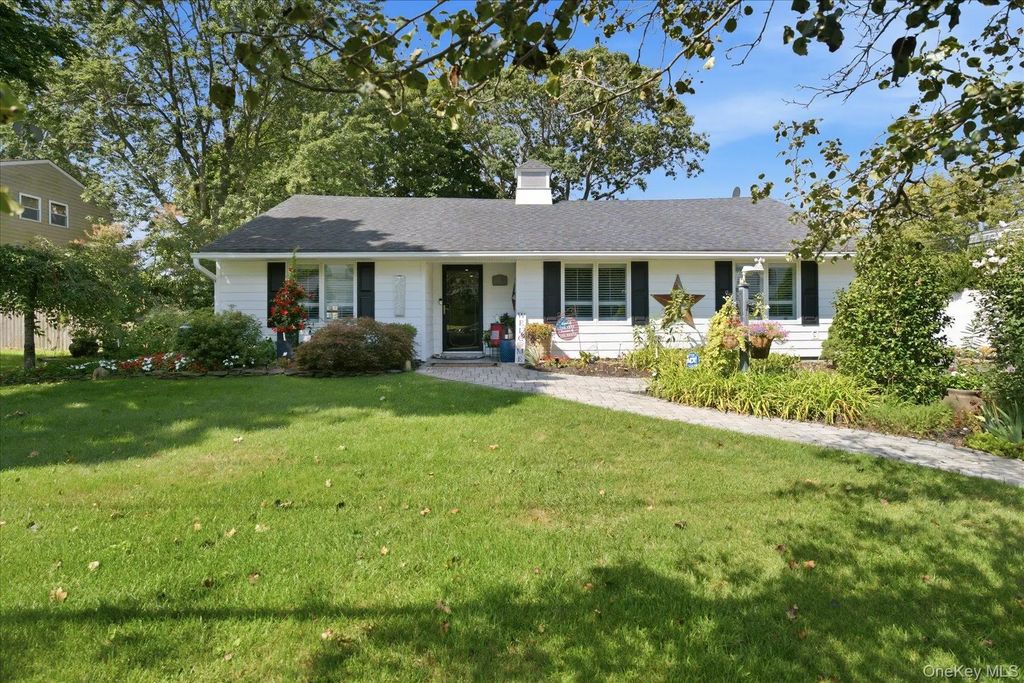 4 Fairlane Drive, Selden