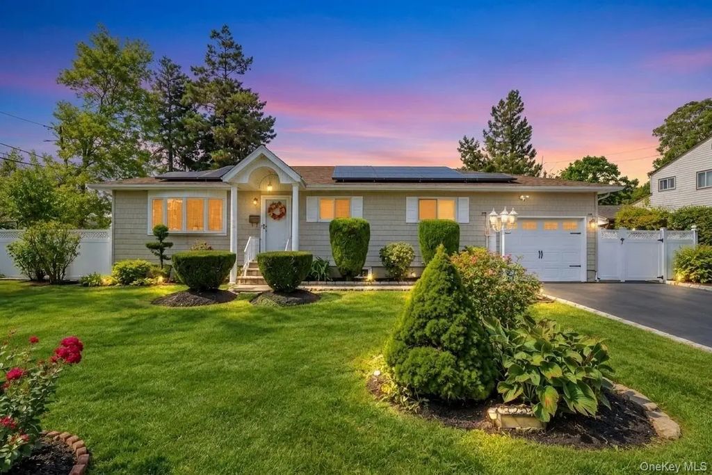 272 W 12th Street, Deer Park