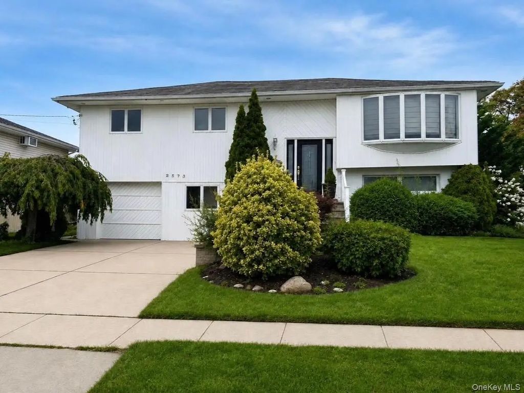 2573 Harvard Lane, Seaford