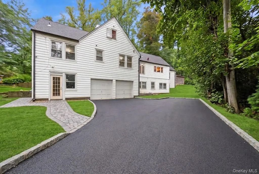 85 Nassau Drive, Great Neck