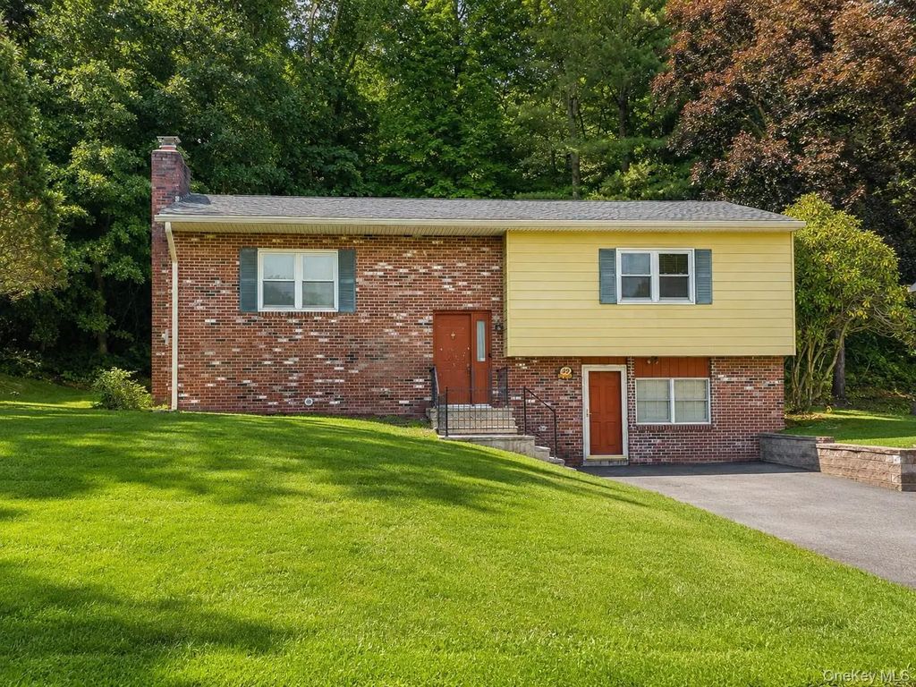 49 Brewster Drive, Middletown
