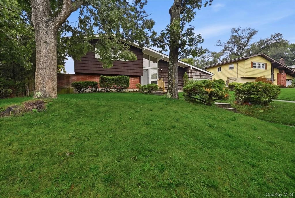 160 Hawkins Road, Centereach