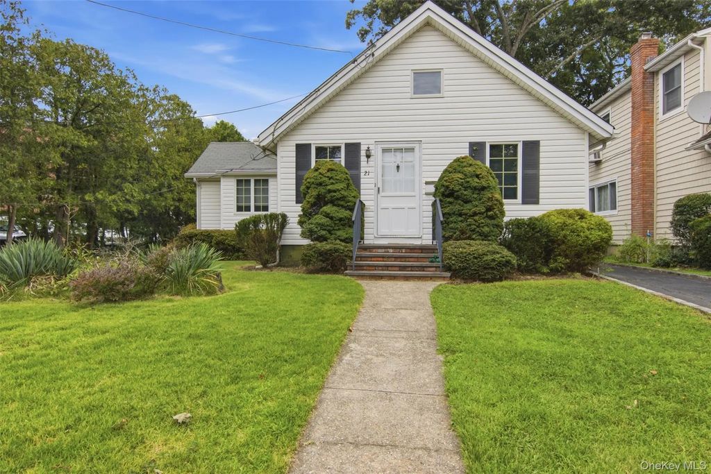 21 Sherrard Street, Roslyn Heights