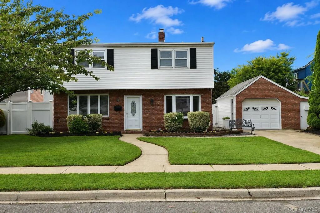 7 Swan Lane, Levittown