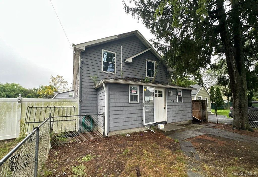 54 Oneill Avenue, Bay Shore