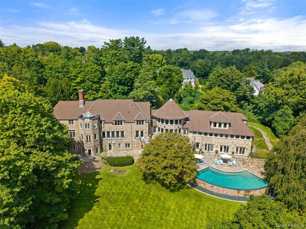 383 Woodlands Road, Harrison