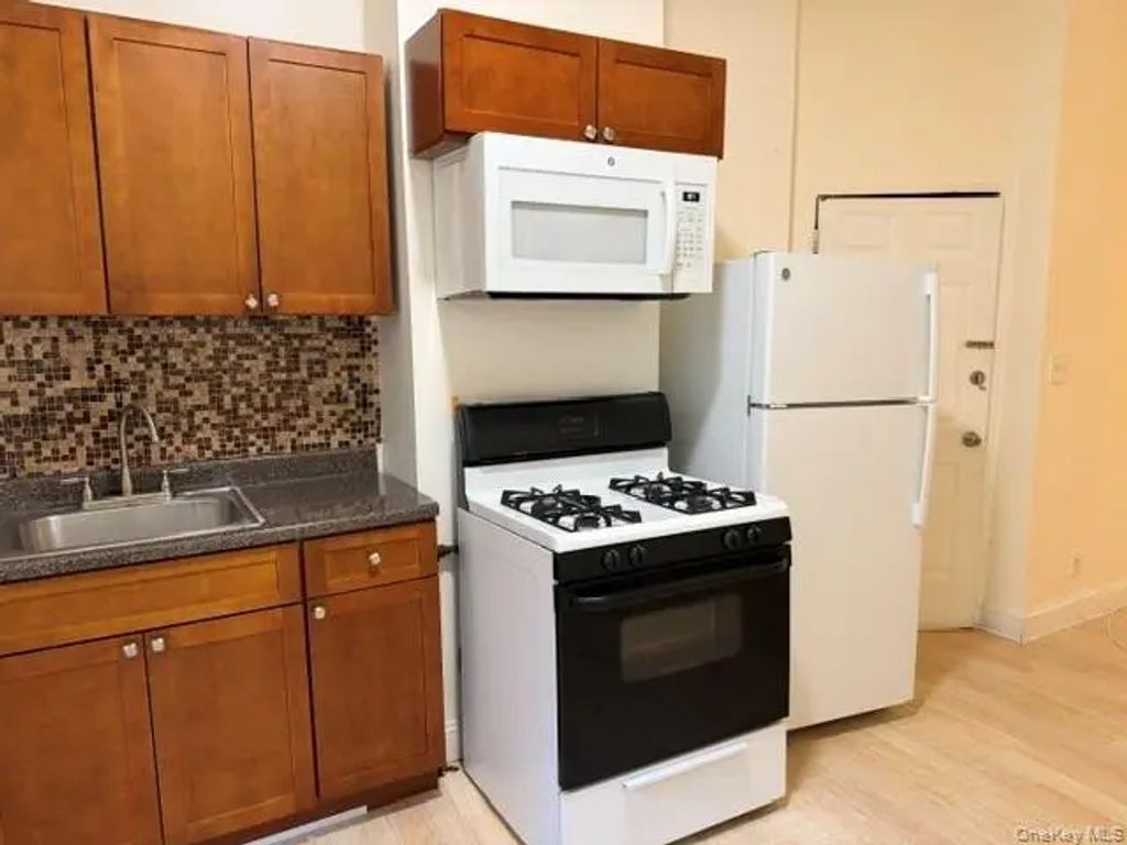 38-38 29th Street, Long Island City