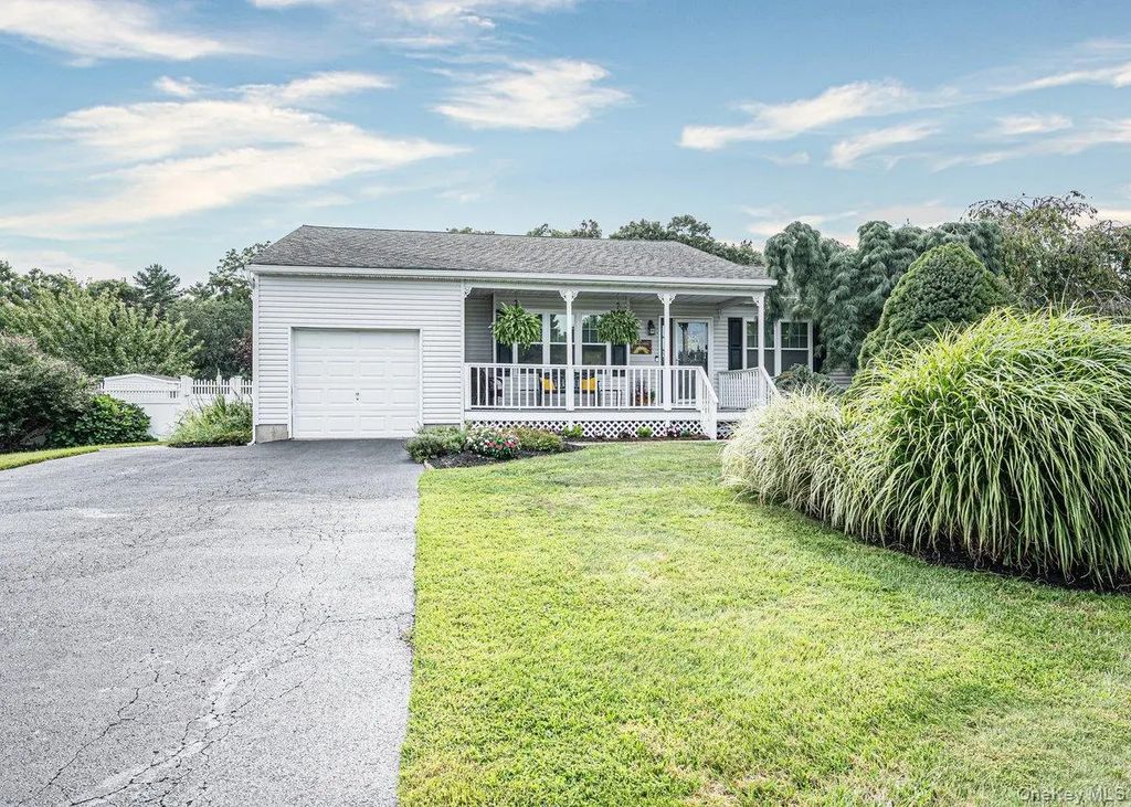39 Creekside Drive, Middle Island