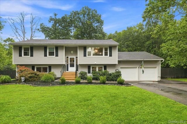 21 Dennis Road, Wappingers Falls