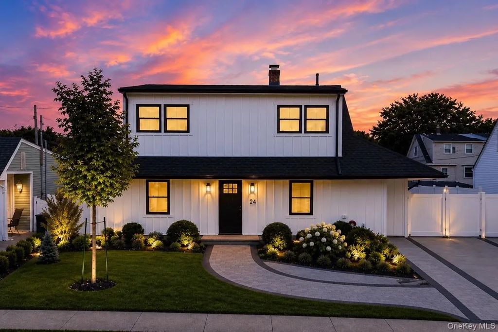 24 Crag Lane, Levittown