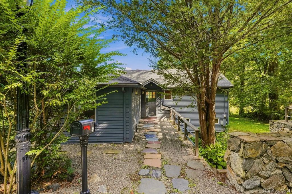 44 Cayuga Road, Putnam Valley