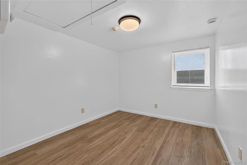 8 Valley Forge Court, Ridge