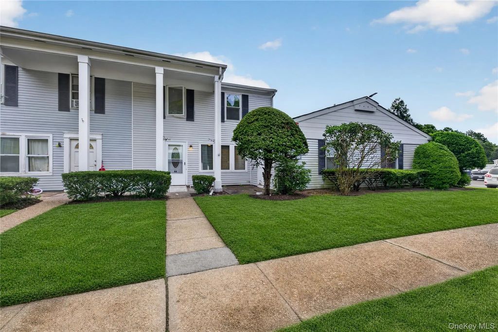 8 Valley Forge Court, Ridge