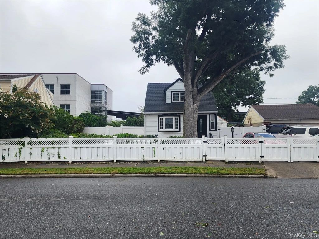 5 Konig Court, Roosevelt