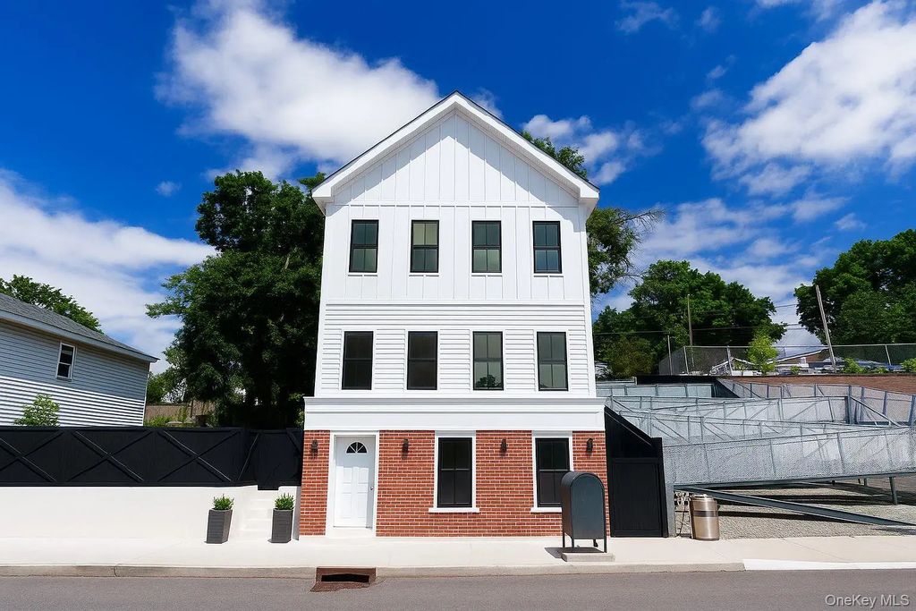 328 Columbia Street # 1, Hudson