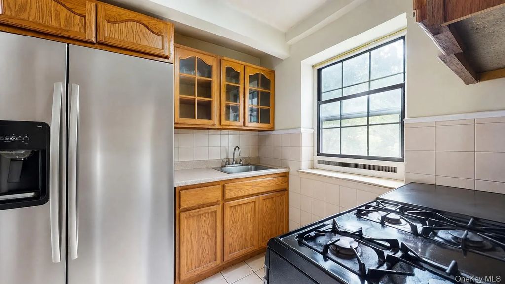 144-15 78th Road # 2d, Kew Garden Hills