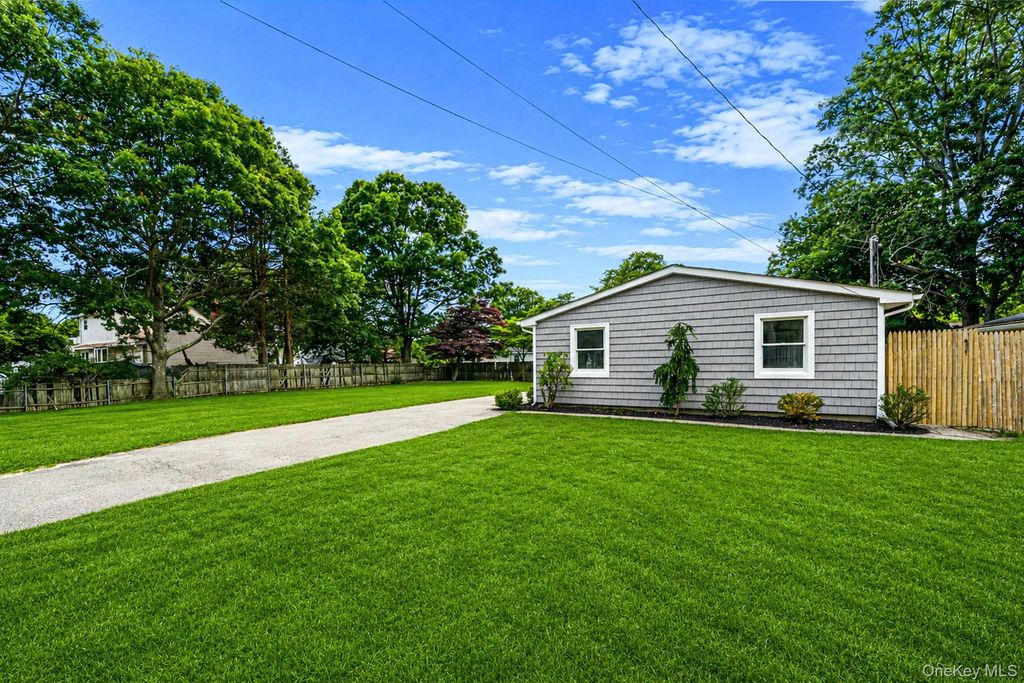 28 Ashwood Drive, Shirley