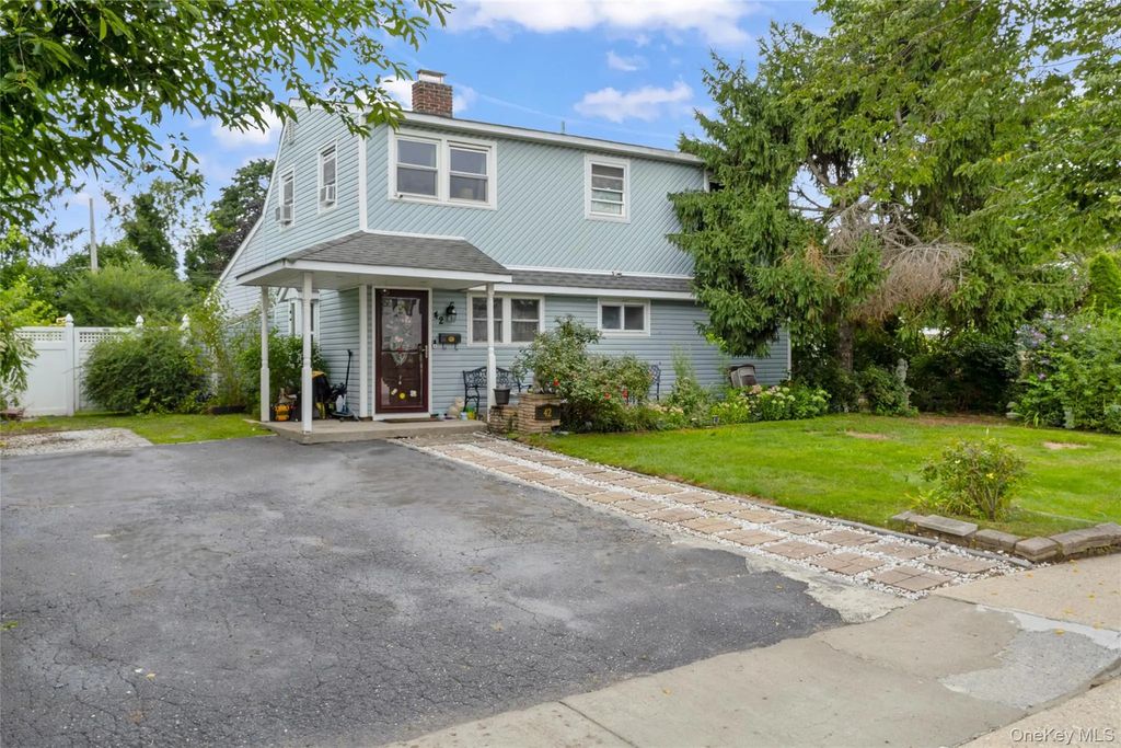 42 Mockingbird Lane, Levittown