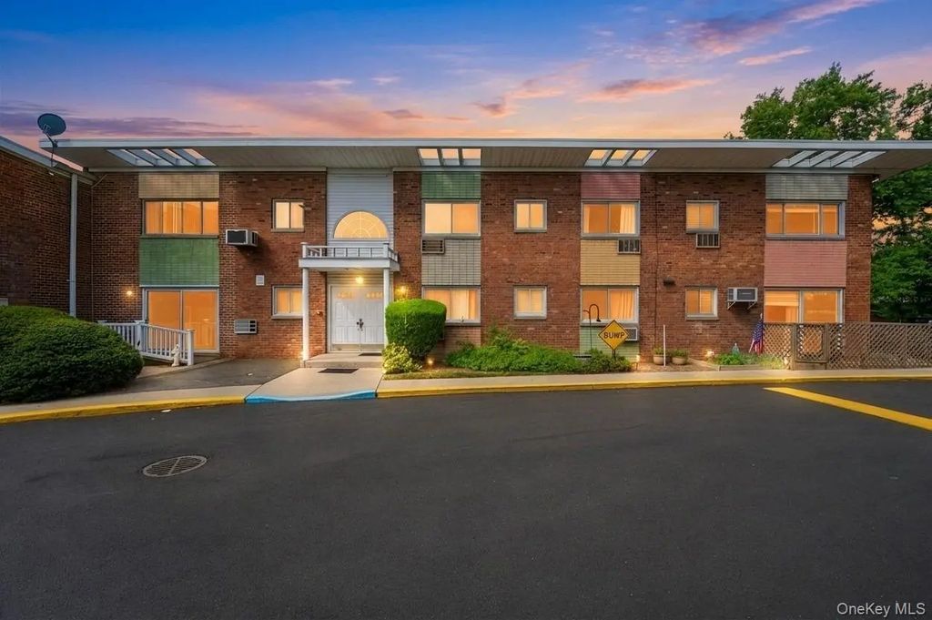 263 N Newbridge Road, Levittown