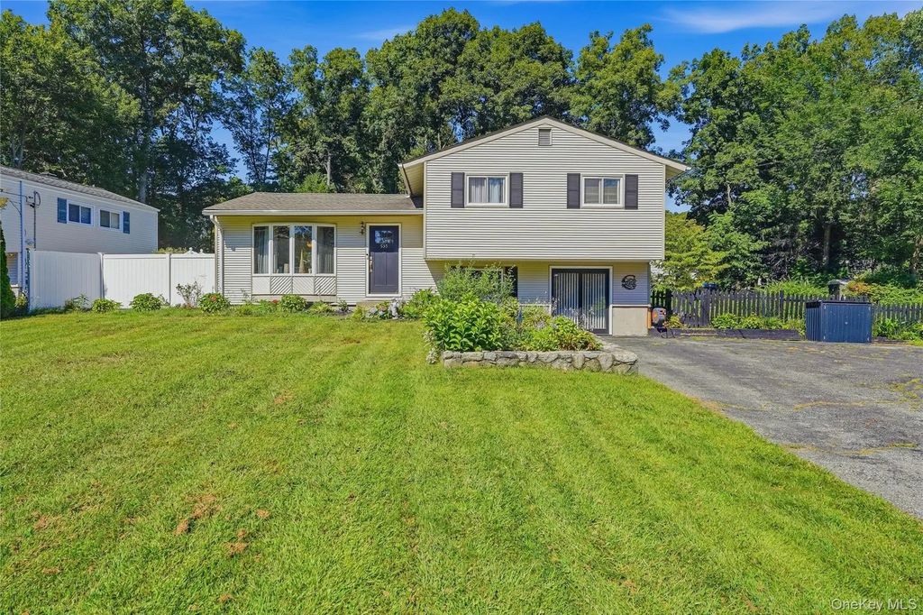 535 Westbrook Drive, Cortlandt Manor