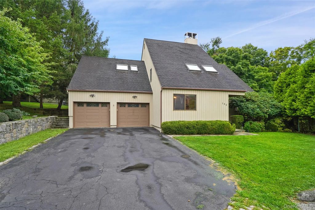 152 Arbor Crest, Somers