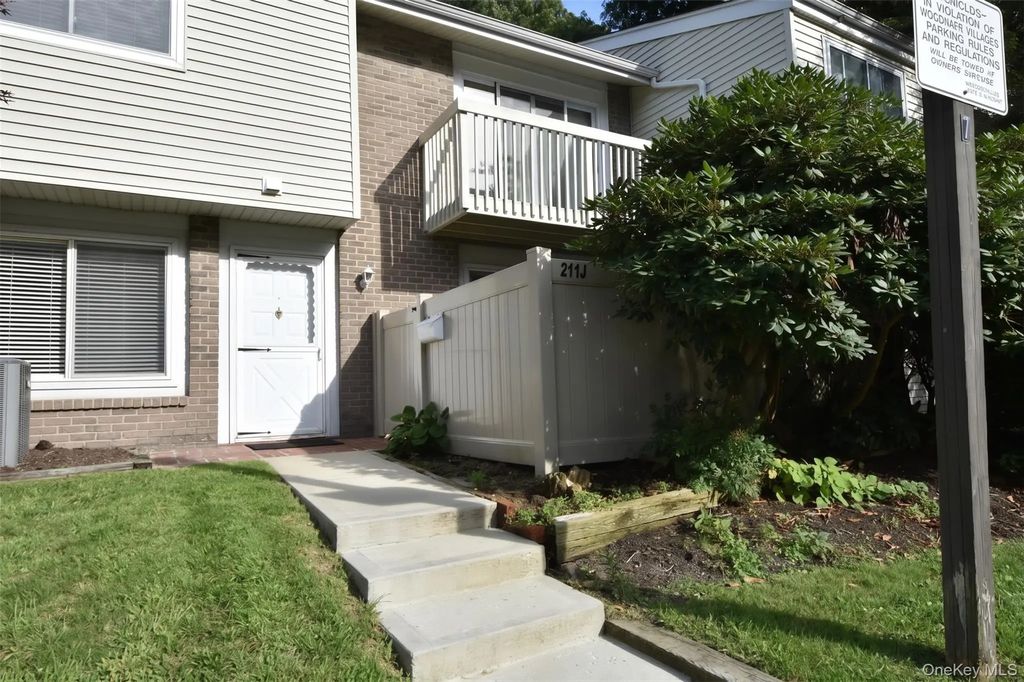 211 Springmeadow Drive # J, Holbrook