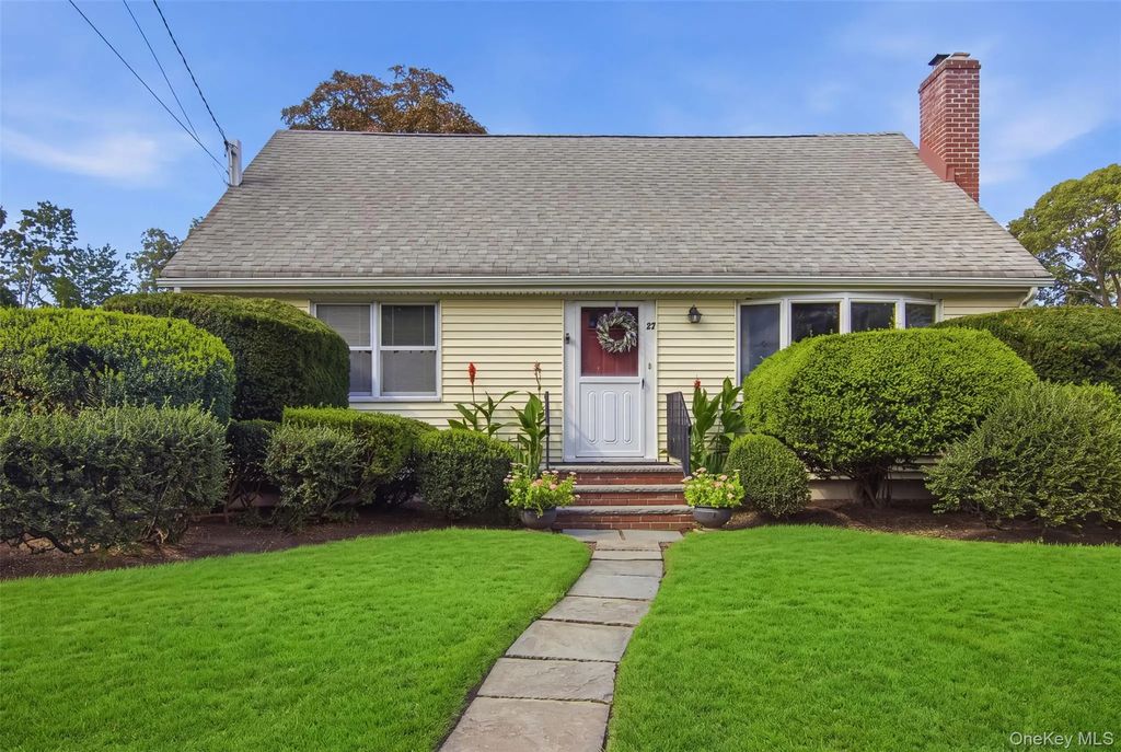 27 E 17th Street, Huntington Station