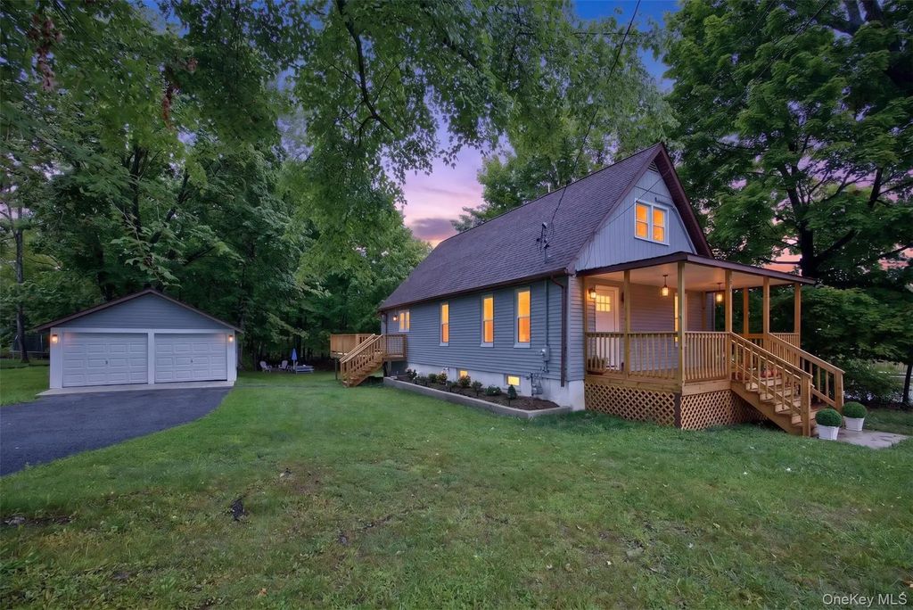 95 Silver Lake Sctn Road, Middletown