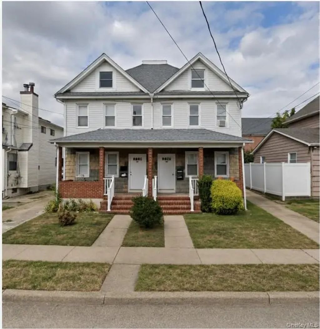 156 Cleveland Avenue Studio, Mineola