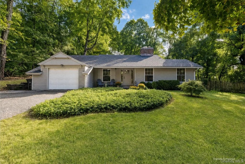 4 Douglas Drive, Katonah