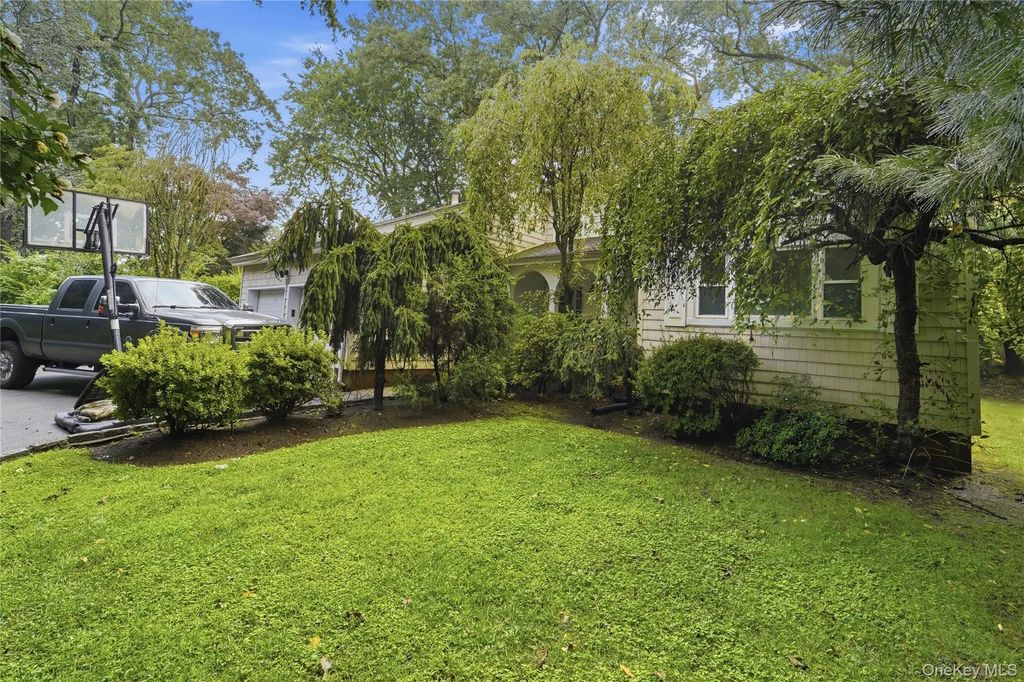33 Andover Road, Hartsdale