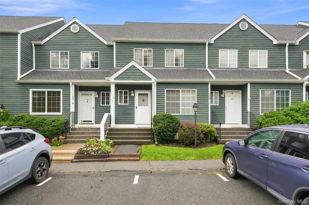 103 Kensington Court, Brewster