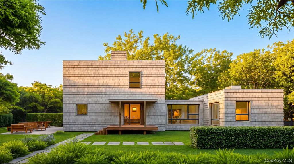 68 Bellport Avenue, Bellport