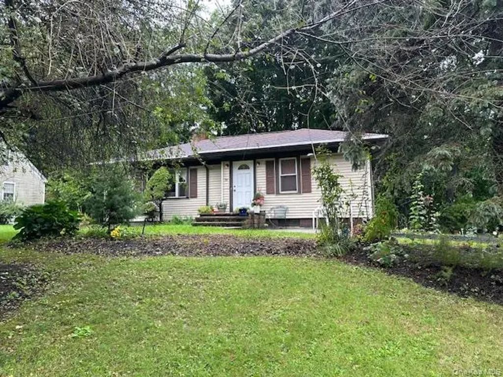 24 Schoolhouse Lane, Poughkeepsie